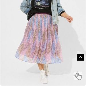 NWT torrid Tea Length Chiffon Pleated Skirt